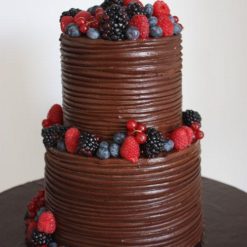 0377553bdf66931940913038971d0e5dd0bbc2--chocolate-fruit-cake-chocolate-birthday-cakes