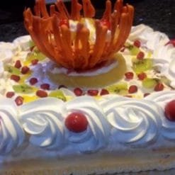 571980994fresh_fruit_cream_cake