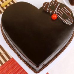 712709heart_shape_chocolate_cake