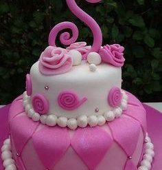 788985Pink_N_White_Designer_Cake