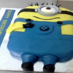 8327004200minions_cake