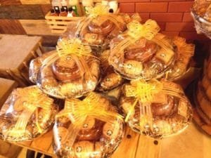 874002cookies_and_cakes_hamper
